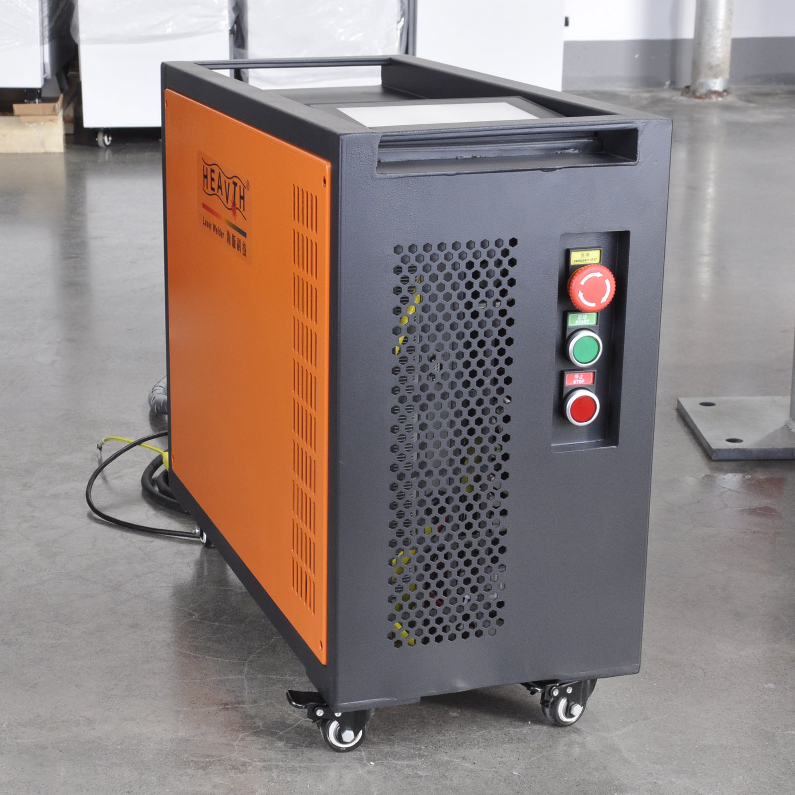 1500W 风冷便携式手持式光纤激光焊接机 3 合 1